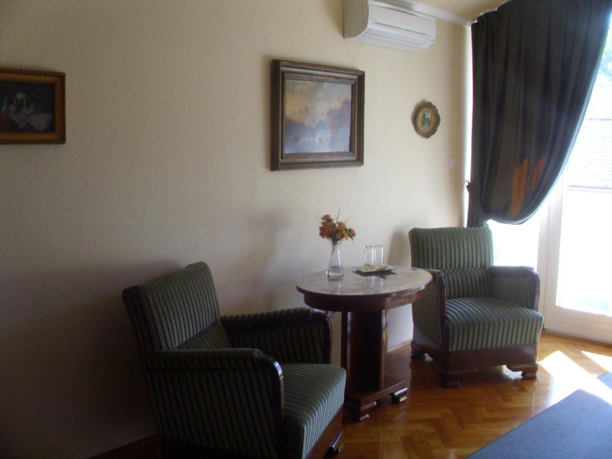 Barokk Antik Guest Hause Hotel Kecskemét Room photo